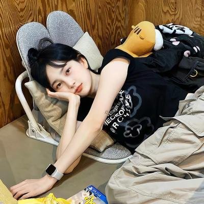 亲亲小妹 海报